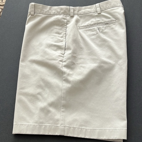 L.L. BEAN SHORTS! - Picture 2 of 7